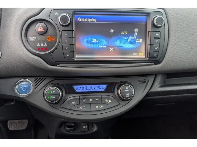 Toyota Yaris 1.5 Hybrid Lease 2015 Hybride Benzine 18