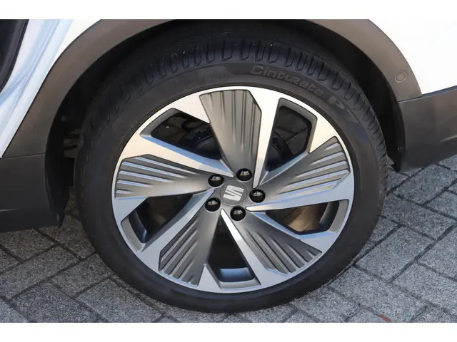 SEAT Arona 1.0 TSI FR Business Connect 2023 Benzine 18