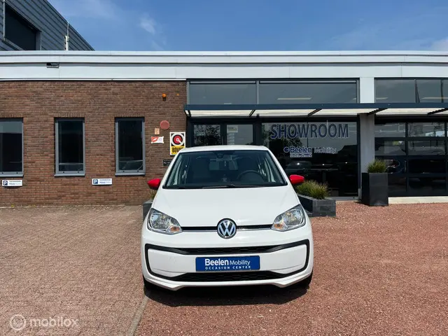 Volkswagen up! 1.0 BMT move up! 2018 Benzine 8