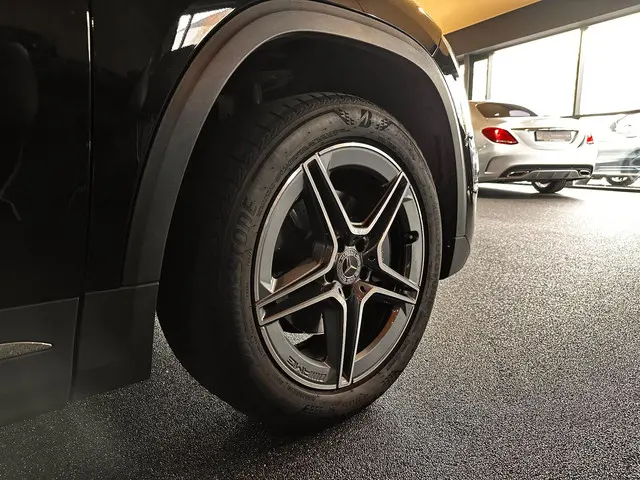 Mercedes-Benz GLA 250 e AMG Line 2023 Hybride Benzine 28