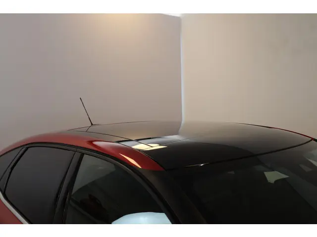 Citroën C4 PT 130 Shine Automaat-8 2023 Benzine 3