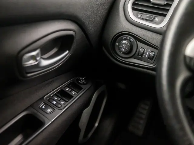 Jeep Renegade 1.4 MultiAir Longitude Sport 2015 Benzine 20