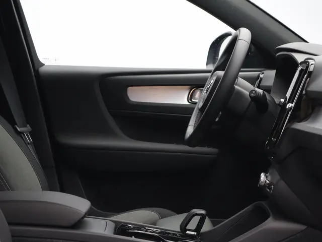 Volvo XC40 B4 Plus Dark 2025 Benzine 12
