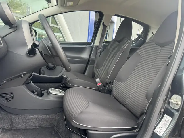 Peugeot 107 1.0 Active 5 Deurs Automaat 2014 Benzine 6