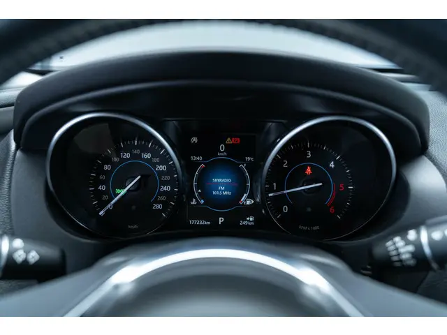 Jaguar XE 2.0 D Pure Leder Panorama 2018 Diesel 27