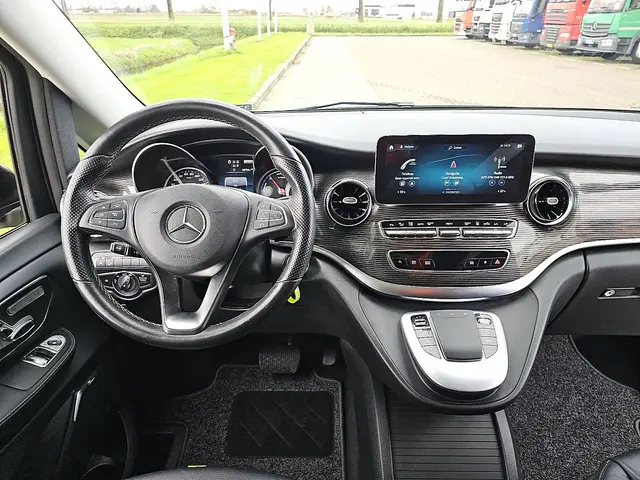 Mercedes-Benz EQV 300 2020 Elektrisch 8