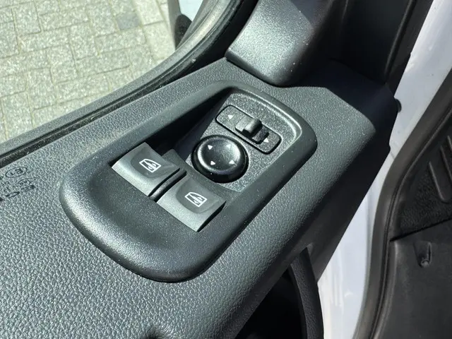 Renault Master T35 2.3 dCi 135 L2H2 Comfort 2022 Diesel 10