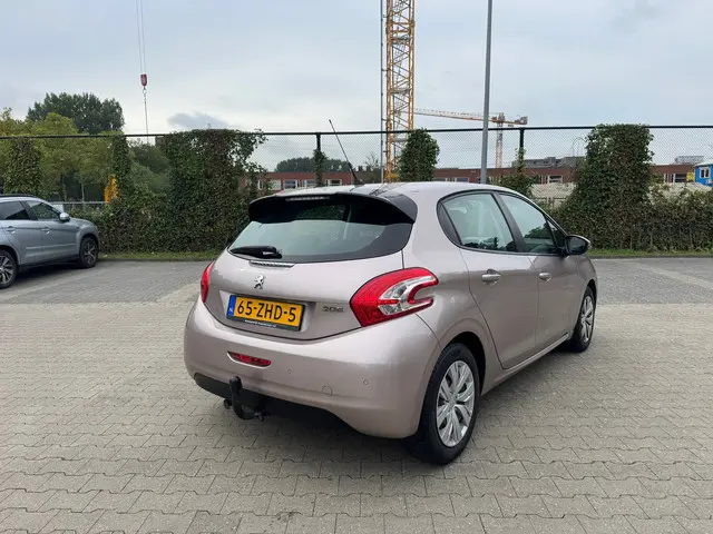 Peugeot 208 1.2 VTi Envy 2012 Benzine 17