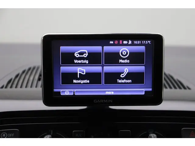 Volkswagen up! 1.0 move up! BlueMotion 2015 Benzine 24