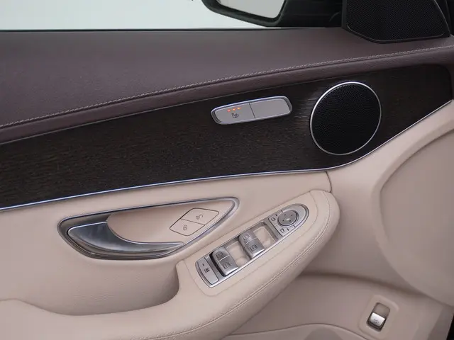 Mercedes-Benz C-Klasse C 300 AMG line 2019 Benzine 10