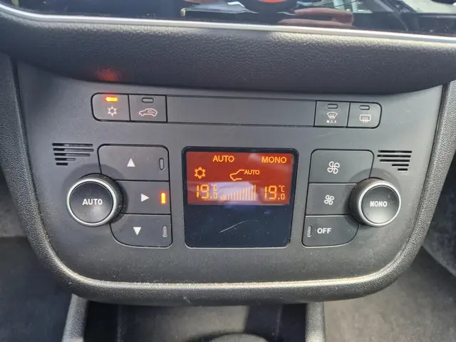 Fiat Punto Evo 0.9 TwinAir Lounge 2017 Benzine 9