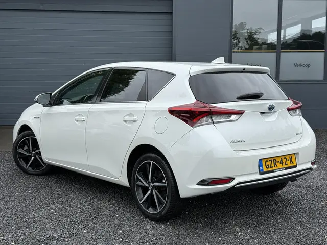 Toyota Auris 1.8 Hybrid Dynamic Go 2018 Hybride Benzine 5