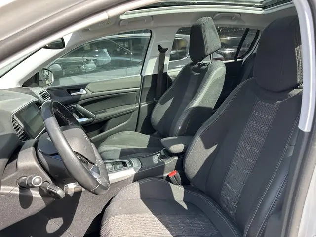 Peugeot 308 1.2 Turbo 130PK Allure Automaat 2018 Benzine 9