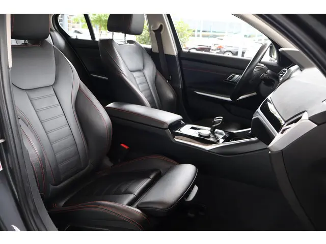 BMW 3 Serie 320i High Executive 2019 Benzine 7
