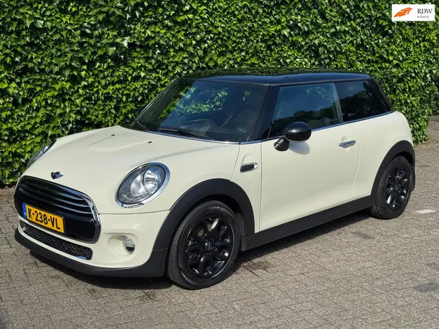 MINI Cooper 1.5 Chili Serious Business 2014 Benzine