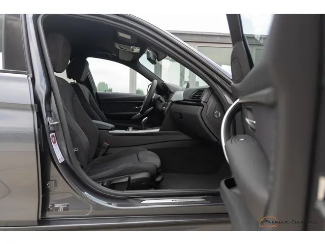 BMW 3 Serie Touring 330d High Executive 2012 Diesel 38