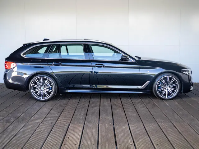 BMW 5 Serie Touring 530i 2019 Benzine 4