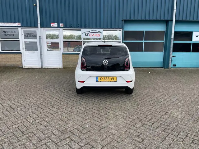 Volkswagen up! 1.0 Nieuwe APK ! 2017 Benzine 6