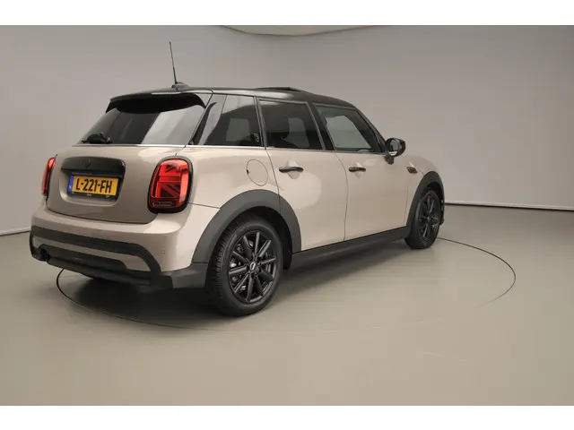 MINI 5-Deurs 2