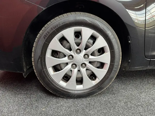 Kia Carens 2.0 GDi First Edition 2013 Benzine 21