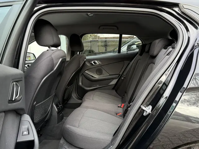 BMW 1 Serie 118i Executive Edition 2020 Benzine 6