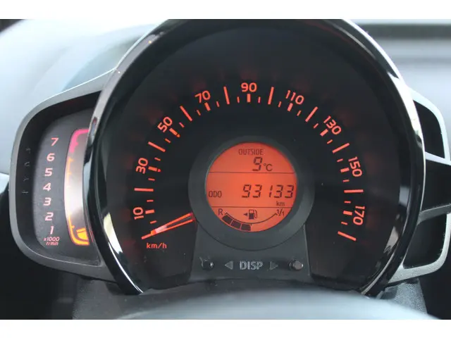 Toyota Aygo 1.0 VVT-i x-pure 2015 Benzine 12