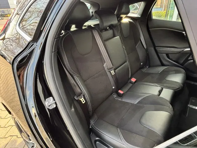 Volvo V40 2.0 T4 R-Design 2018 Benzine 12