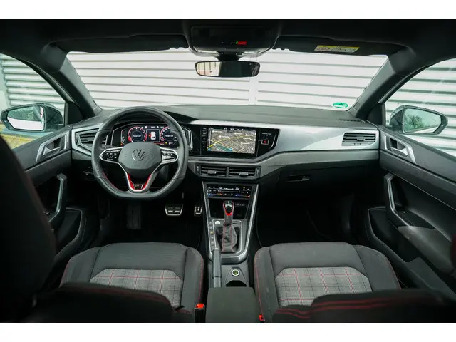 Volkswagen Polo 2.0 TSI GTI 2022 Benzine 2