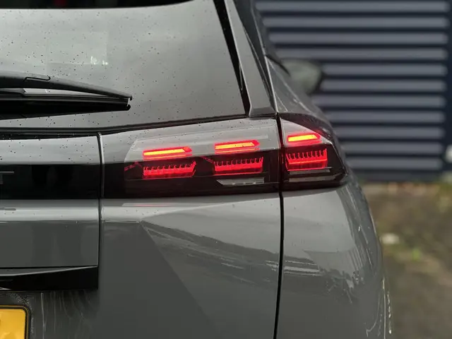 Peugeot 2008 1.2 PureTech 100 Allure 2024 Benzine 8