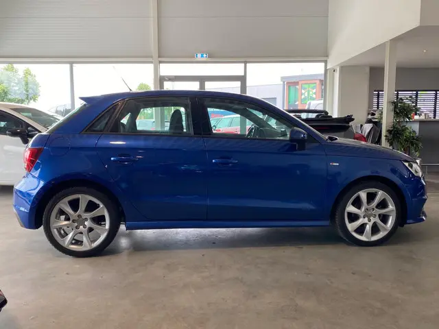 Audi A1 Sportback 1.0 TFSI S-line 2017 Benzine 2