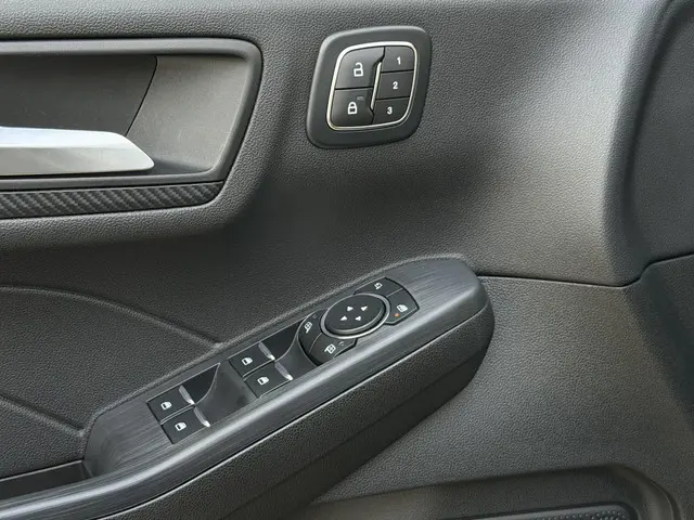 Ford Kuga 2.5 PHEV ST-Line X 2025 Hybride Benzine 22