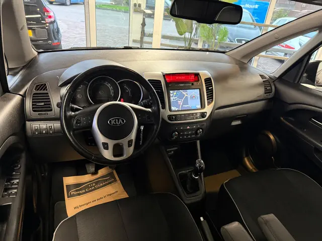 Kia Venga 1.4 CVVT ExecutiveLine 2015 Benzine 12