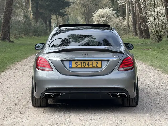 Mercedes-Benz C-Klasse AMG 63 2015 Benzine 19