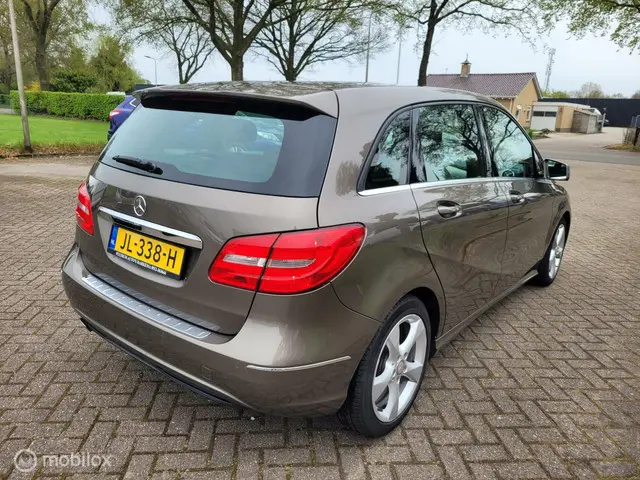 Mercedes-Benz B-Klasse 180, clima, navi. 2012 Benzine 5