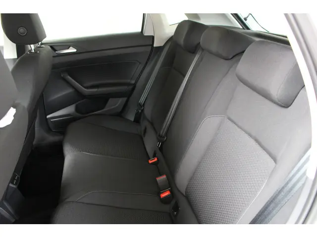 Volkswagen Polo 1.0 TSI Comfortline 2021 Benzine 8