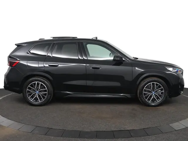 BMW iX1 xDrive30 Launch Edition 67 kWh 2023 Elektrisch 11