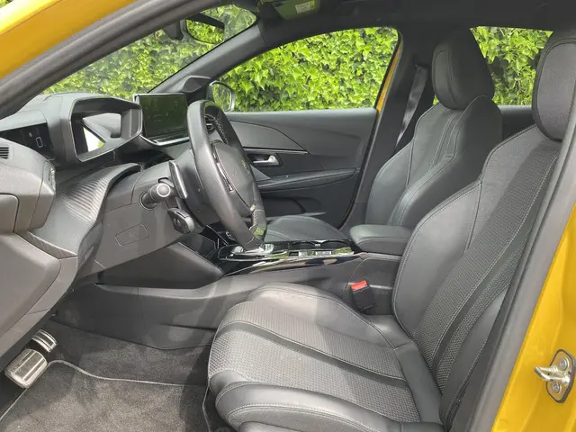 Peugeot 208 1.2T 130pk Automaat GT 2021 Benzine 8