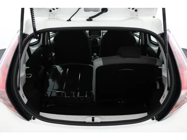 Toyota Aygo 1.0 VVT-i x-play 2017 Benzine 24