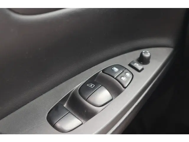Nissan Pulsar 1.2 DIG-T Connect Edition 2015 Benzine 16