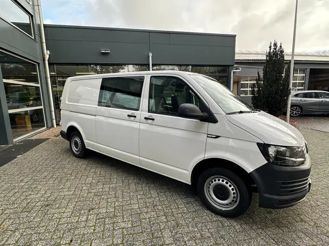 Volkswagen Transporter 2.0 TDI L2H1 DC 2018 Diesel 9