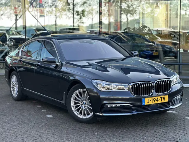 BMW 7 Serie 750i xDrive High Executive 2016 Benzine 4