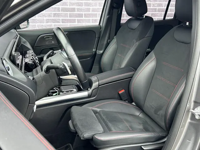 Mercedes-Benz GLA 250 e AMG Line 2022 Hybride Benzine 4