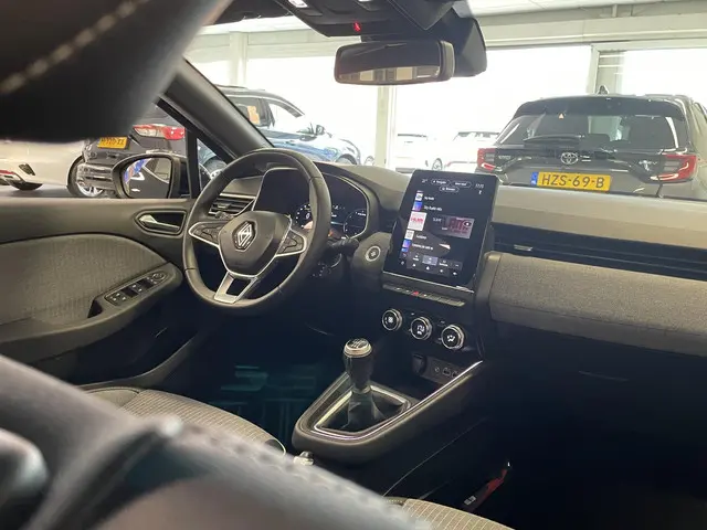 Renault Clio 1.0 TCe 90 GPF techno 2024 Benzine 25