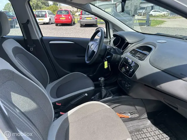 Fiat Punto Evo 1.2 "AIRCO+LMV+ZUINIG+WEINIG KM" 2012 Benzine 6