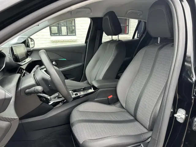 Peugeot 208 1.2 Turbo 100 PK Allure 2023 Benzine 12