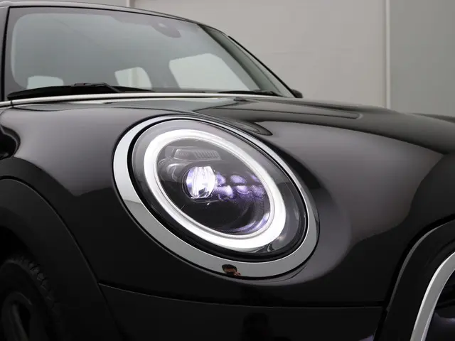 MINI 5-Deurs Cooper 2023 Benzine 18