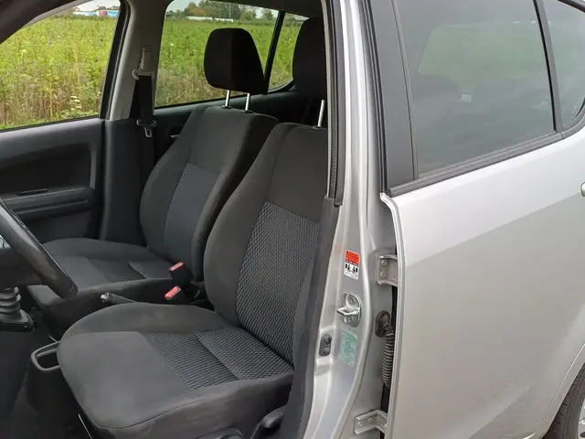 Suzuki Splash 1.2 Exclusive EASSS 2014 Benzine 2