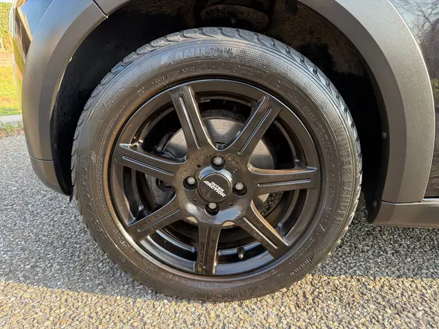 Volkswagen up! 1.0 cross up! BlueMotion 2015 Benzine 8