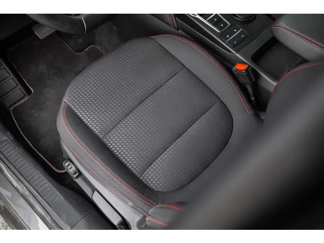 Ford Kuga 2.5 PHEV ST-Line 2022 Hybride Benzine 31