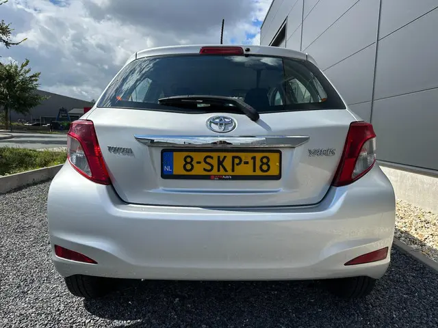 Toyota Yaris 1.0 VVT-i Now Radio | Airco 2013 Benzine 9